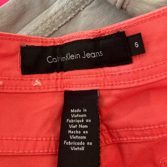 Calvin Klein coral Capri pants - Picture 3 of 3